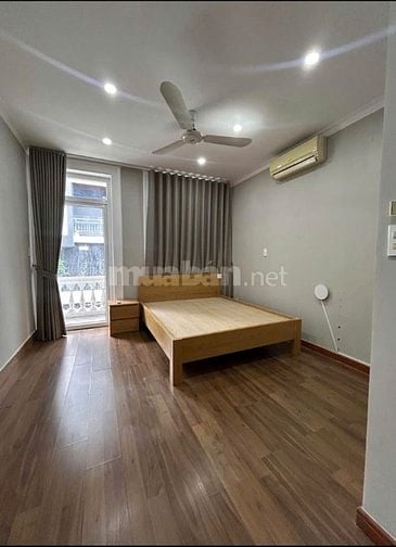 Cho thuê biệt thự Thảo Điền, 3 tầng, 421m2, 5PN, hồ bơi + sân vườn đẹp