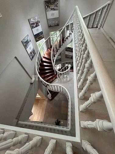 Cho thuê biệt thự Thảo Điền, 3 tầng, 421m2, 5PN, hồ bơi + sân vườn đẹp