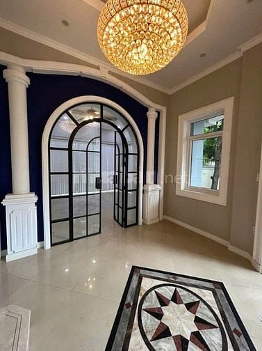 Cho thuê biệt thự Thảo Điền, 3 tầng, 421m2, 5PN, hồ bơi + sân vườn đẹp