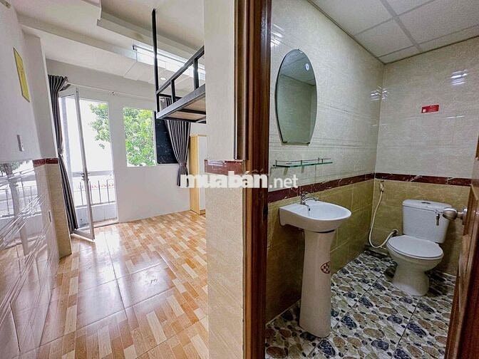 Duplex sinh viên dá rẻ, ban công cửa sổ sát UEH,HUFLIT, cho nuôi Pet