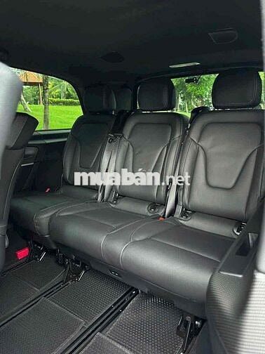 Mercedes-Benz V300 AMG 2026 8.00km Trắng