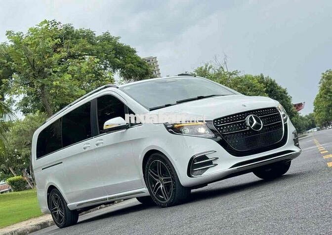 Mercedes-Benz V300 AMG 2026 8.00km Trắng