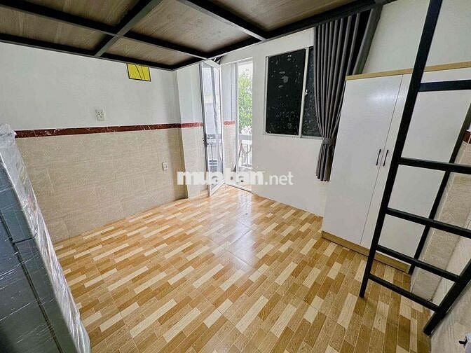 Duplex sinh viên dá rẻ, ban công cửa sổ sát UEH,HUFLIT, cho nuôi Pet