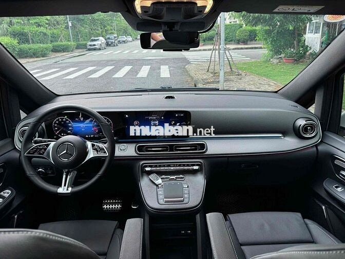 Mercedes-Benz V300 AMG 2026 8.00km Trắng