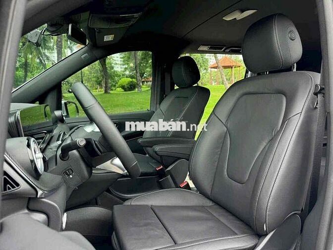 Mercedes-Benz V300 AMG 2026 8.00km Trắng