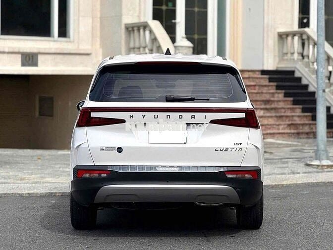 Hyundai Custin 1.5 Tiêu chuẩn 2023 Trắng