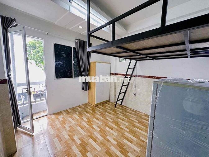 Duplex sinh viên dá rẻ, ban công cửa sổ sát UEH,HUFLIT, cho nuôi Pet