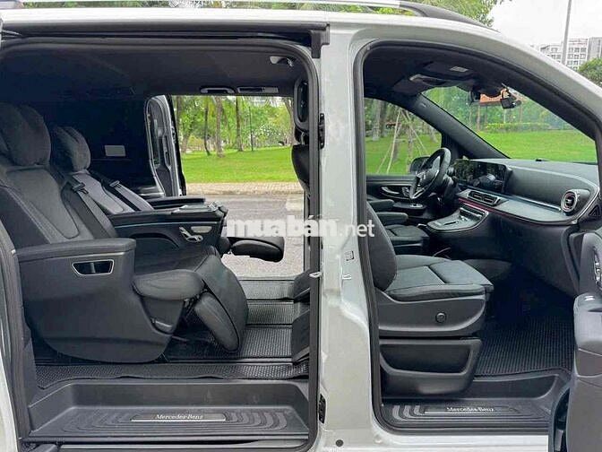 Mercedes-Benz V300 AMG 2026 8.00km Trắng