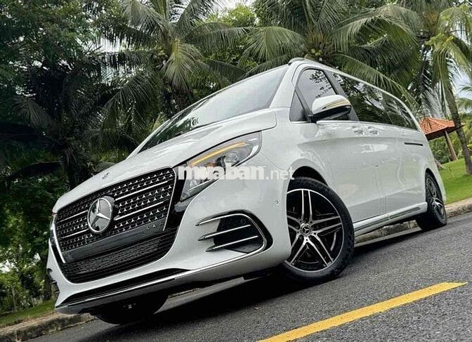 Mercedes-Benz V300 AMG 2026 8.00km Trắng