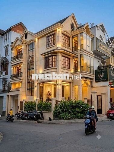 Cho thuê nhà 2 mặt tiền góc Hoa Lan cách đường Phan Xích Long 20m