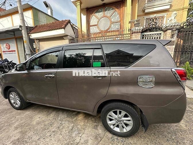 Toyota Innova E 2019 Số sàn Nâu