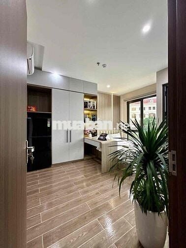 cho thuê phòng ban công cửa sổ ngay Lê Văn Sỹ gần bờ kè quận 3