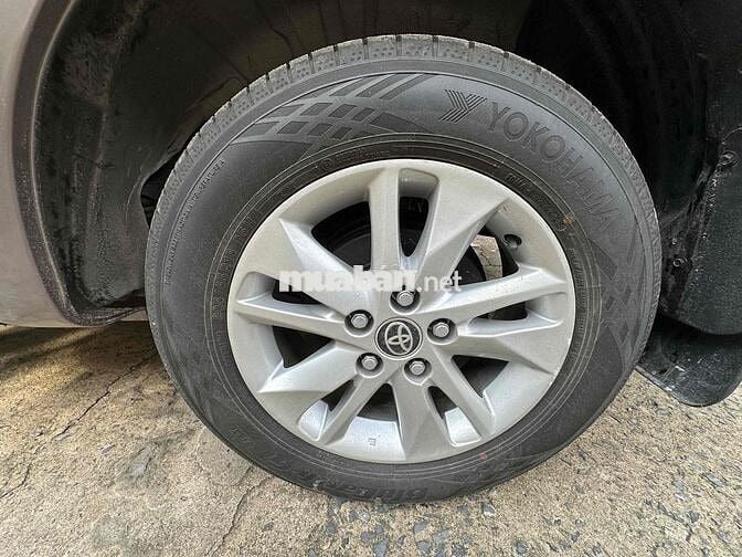 Toyota Innova E 2019 Số sàn Nâu