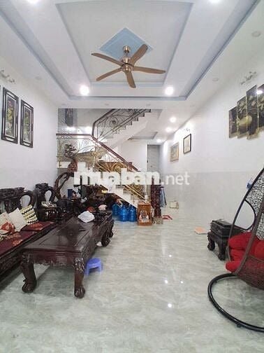 Cho thuê nhà mặt tiền Hòa Phú, gần ĐH Quốc Tế Miền Đông, giá 12 triệu