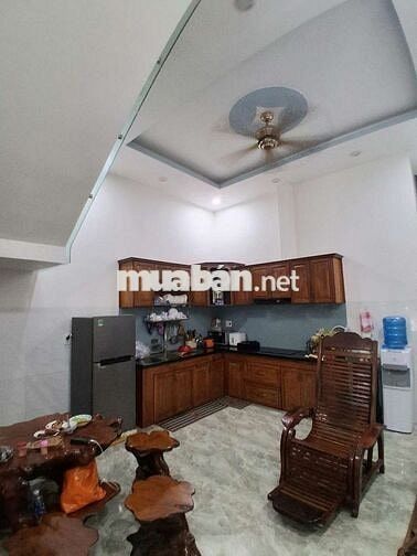Cho thuê nhà mặt tiền Hòa Phú, gần ĐH Quốc Tế Miền Đông, giá 12 triệu