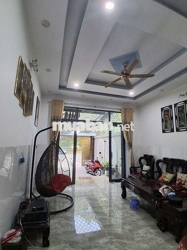 Cho thuê nhà mặt tiền Hòa Phú, gần ĐH Quốc Tế Miền Đông, giá 12 triệu