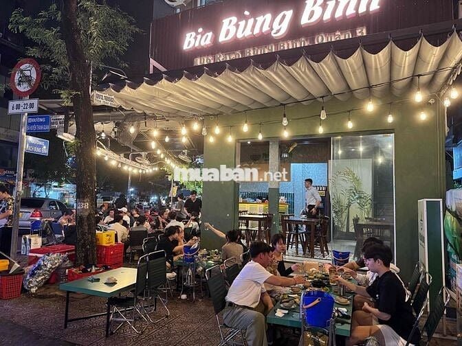 *** nhân viên Phục Vụ Quán Bia Bùng Binh