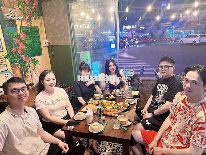 *** nhân viên Phục Vụ Quán Bia Bùng Binh