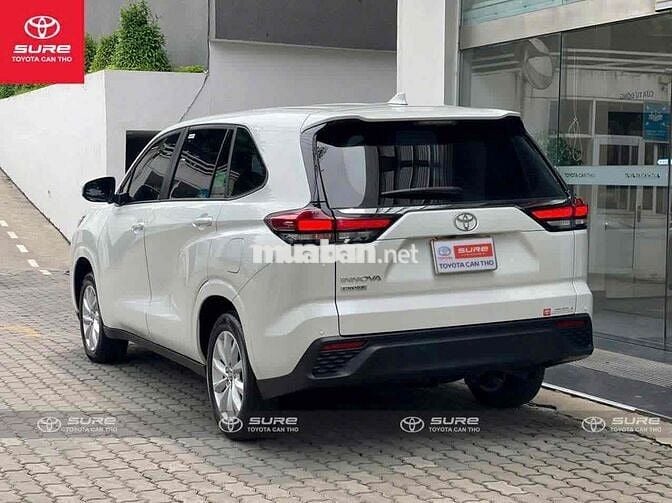 Toyota Innova Cross 2024 Trắng Chính Hãng