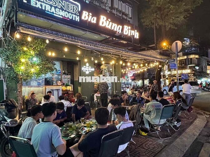 *** nhân viên Phục Vụ Quán Bia Bùng Binh