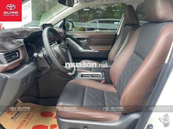 Toyota Innova Cross 2024 Trắng Chính Hãng