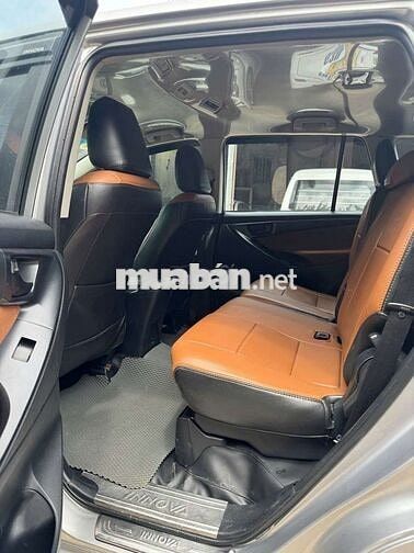Toyota Innova 2018 Số sàn 8 chỗ Bạc