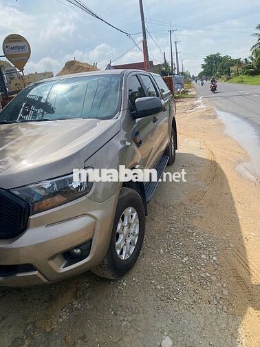 Ford Ranger XLS MT 2022 Vàng cát Số sàn
