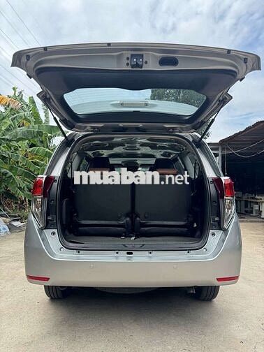 Toyota Innova 2018 Số sàn 8 chỗ Bạc