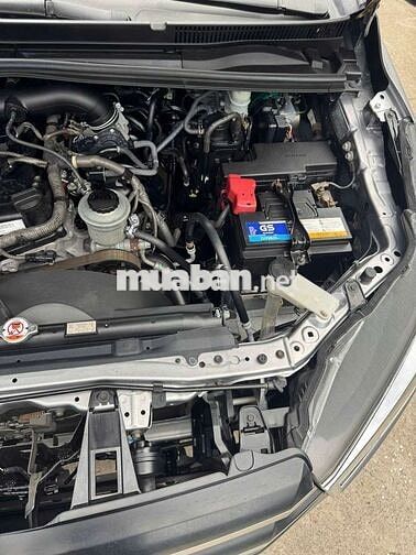 Toyota Innova 2018 Số sàn 8 chỗ Bạc