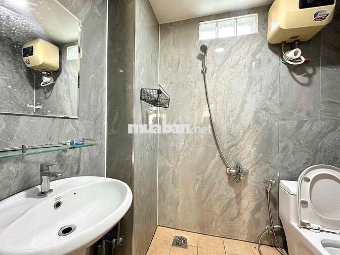 🏡Cho thuê phòng ban công máy giặt riêng ngay bờ kè Hoàng Sa Q1 full nt
