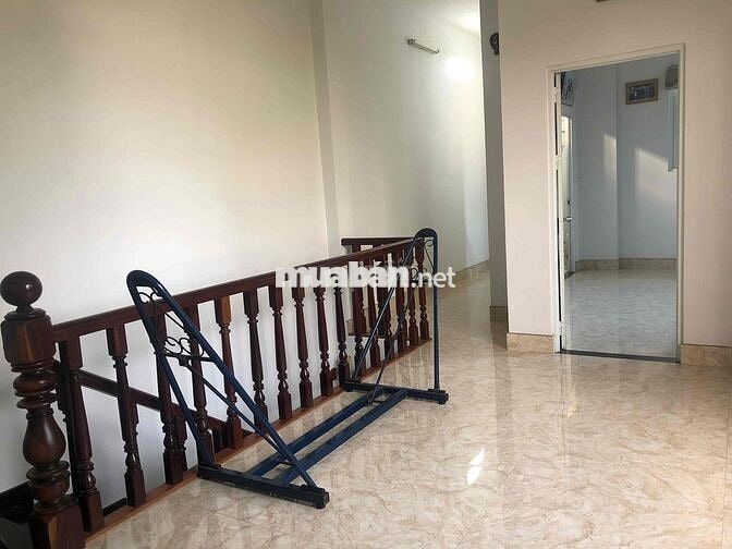 Nhà cho thuê phú hữu NT cách phà Cát Lái 1.5k,. Yêu cầu không thờ cúng