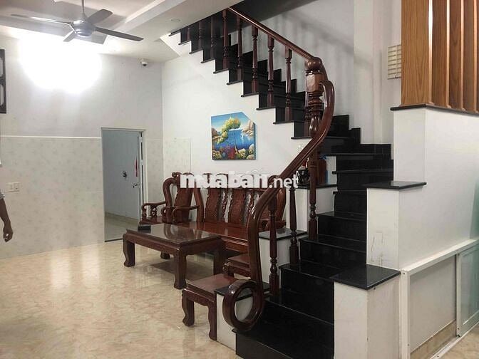 Nhà cho thuê phú hữu NT cách phà Cát Lái 1.5k,. Yêu cầu không thờ cúng