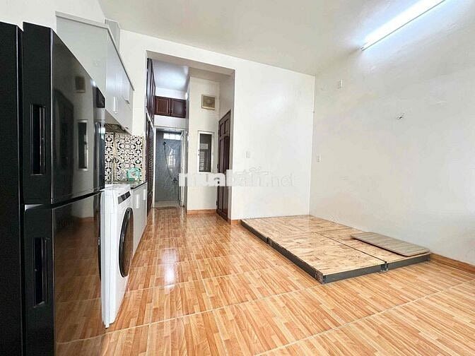 🏡Cho thuê phòng ban công máy giặt riêng ngay bờ kè Hoàng Sa Q1 full nt