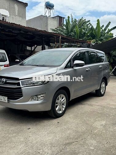 Toyota Innova 2018 Số sàn 8 chỗ Bạc