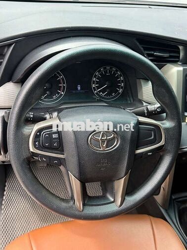 Toyota Innova 2018 Số sàn 8 chỗ Bạc
