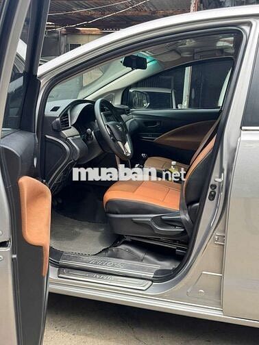 Toyota Innova 2018 Số sàn 8 chỗ Bạc