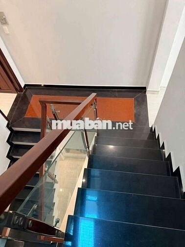 cho thuê nhà 3 lầu st hẻm xe tải/ nguyễn văn khối gầncông viên lànghoa