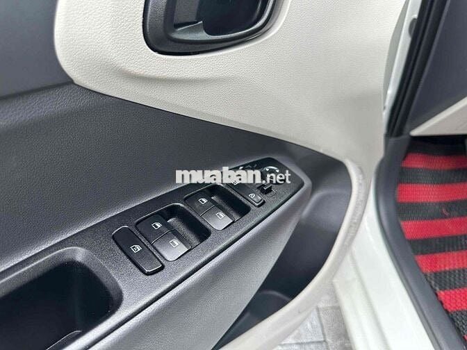 Cần Bán Hyundai i10 2021 Số sàn màu trắng xe đep