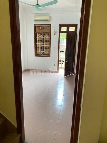 Cho thuê nhà phố Ngọc Hà, Ba Đình, 36m2 x 4 tầng + 6m2 để xe, 7 phòng