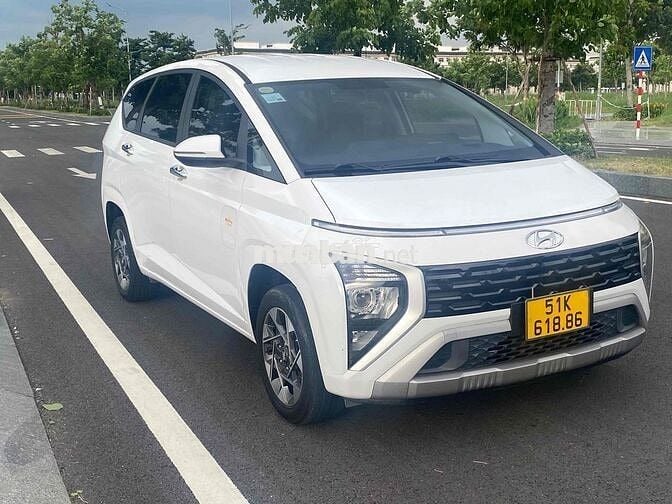 Hyundai Stargazer Đặc biệt 2022 Trắng 7 chỗ
