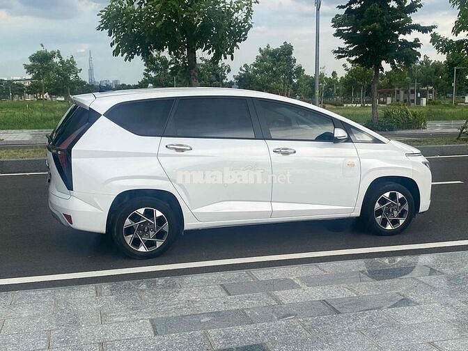 Hyundai Stargazer Đặc biệt 2022 Trắng 7 chỗ