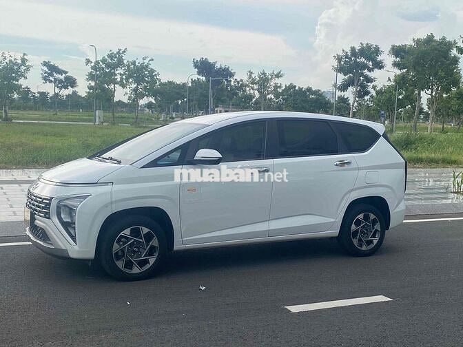Hyundai Stargazer Đặc biệt 2022 Trắng 7 chỗ