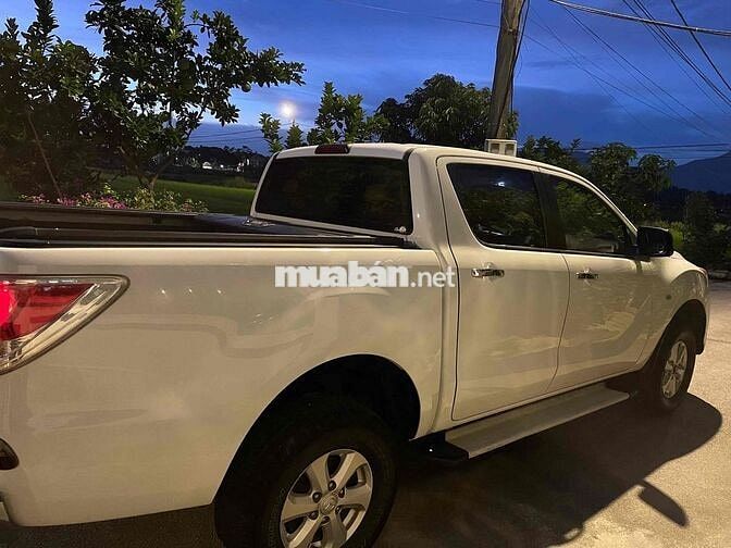 Mazda BT-50 2013 Trắng Sàn