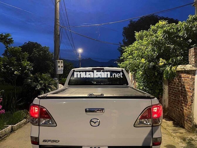 Mazda BT-50 2013 Trắng Sàn