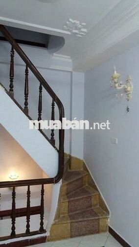 Cho thuê nhà 4 tầng, sát mặt phố Trần Quốc Toản