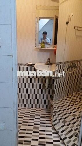 Cho thuê nhà 4 tầng, sát mặt phố Trần Quốc Toản