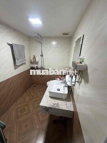 HÓT! Chính chủ bán nhà phố Cát Linh Đống Đa 33m 5 tầng cách ô tô 10m
