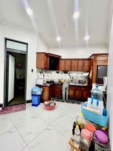 Cho Thuê Nguyên Căn Biệt Thự DT 800m2 1Trệt 3Lầu 6Pn 6Wc Sân Vườn