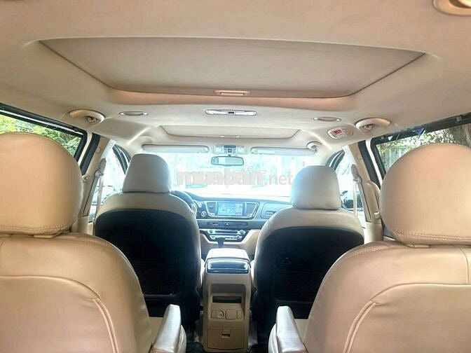 Kia Sedona 2018 Dầu Trắng 7 chỗ