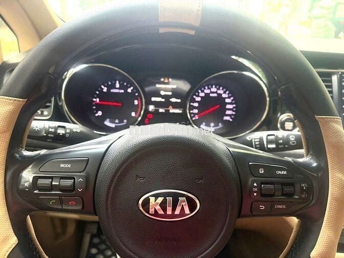 Kia Sedona 2018 Dầu Trắng 7 chỗ